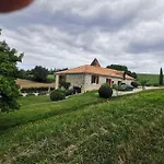 Grande Ferme Restaurée 18ème Siècle à Deux Pas De Condom Et Nérac Tennis Piscine Сasa de vacaciones Francescas